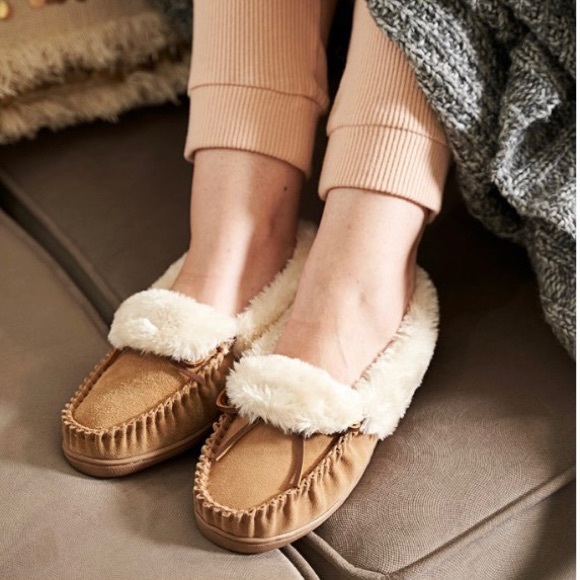 NIB MINNETONKA Slippers - Picture 2 of 12